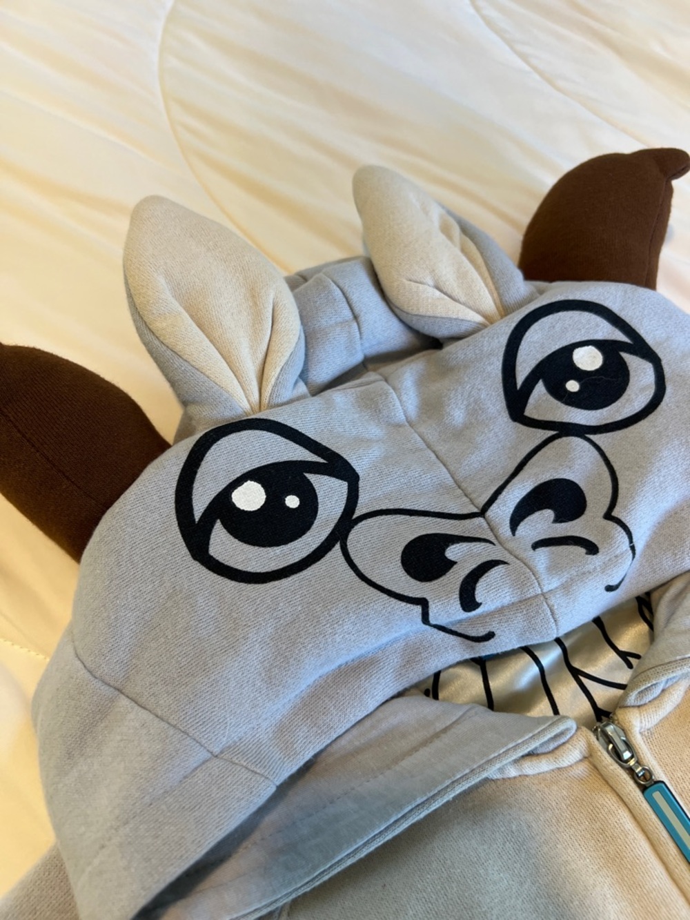 Taun Taun Two-Tone Zip Hoodie with Lightsaber Zipper - Picture 5 of 11